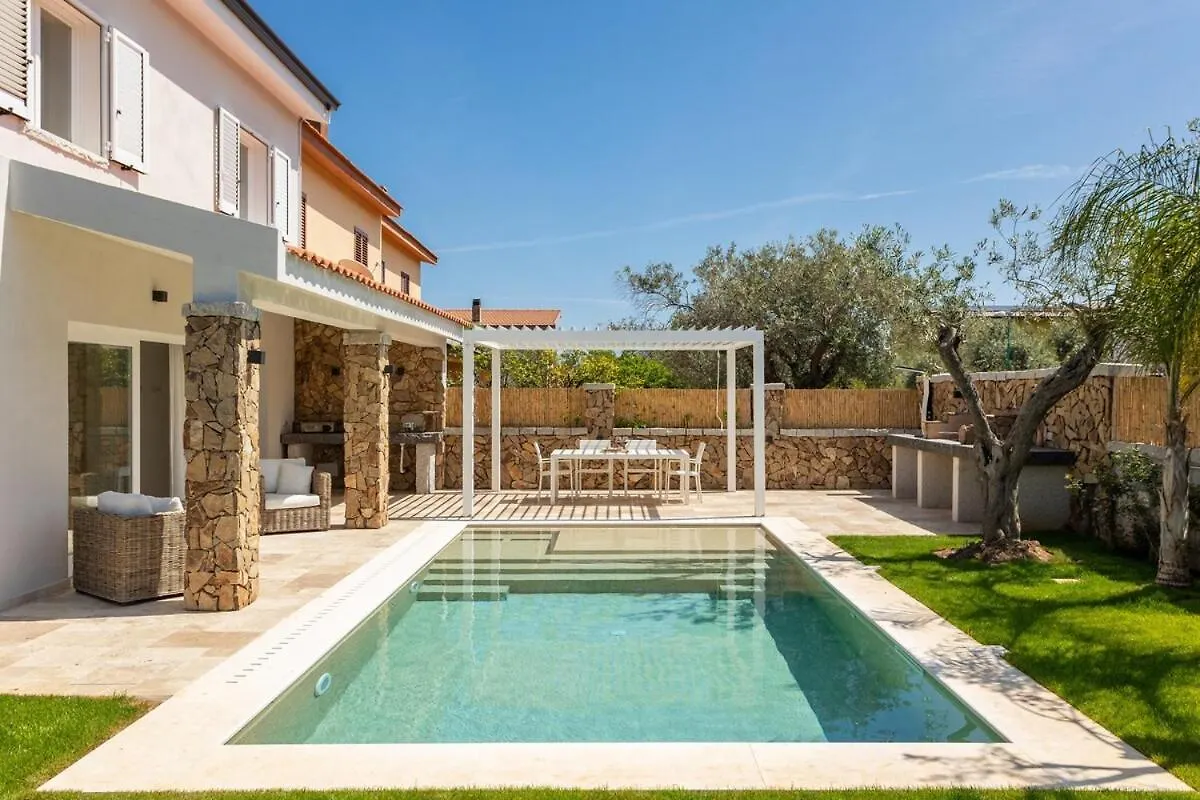 Villa Adalgisa - Luxury Private Pool And Garden Su Loi Италия